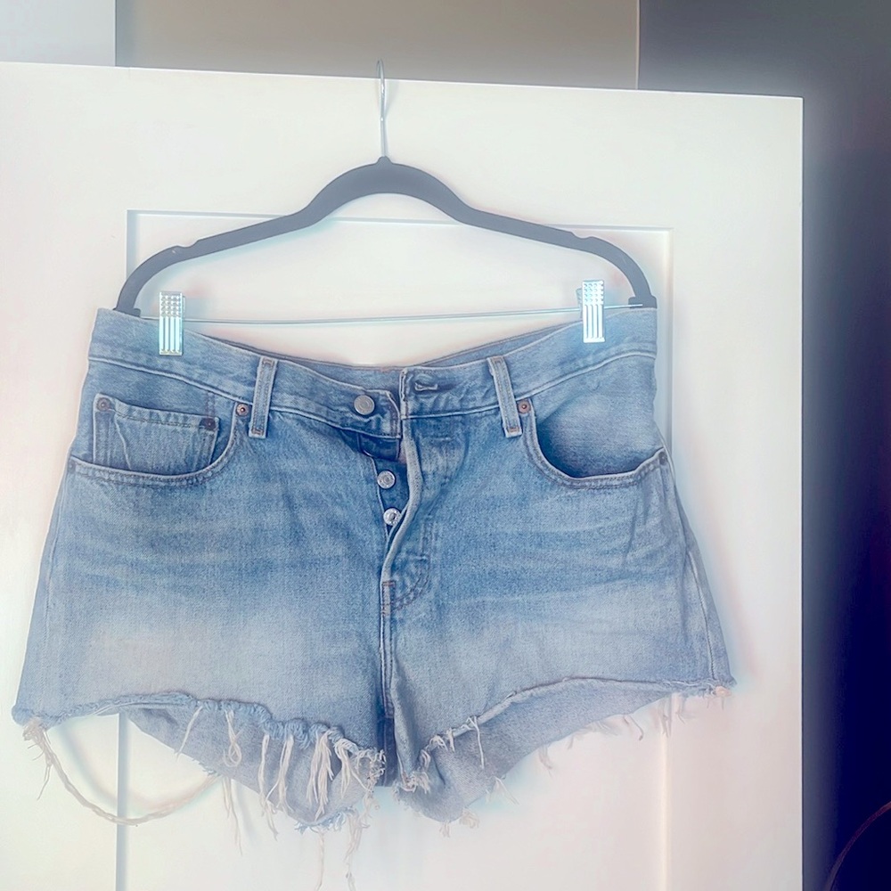 Levi's 501 Cut Off Raw Hem Button Fly Shorts Sz 31